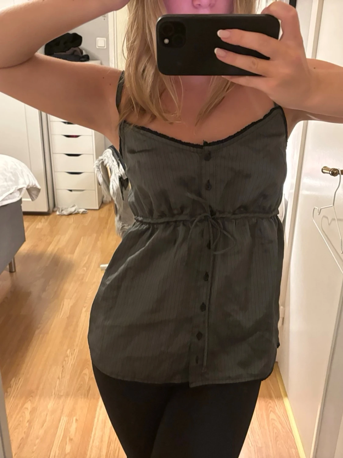 Mörkgrå linnetopp med knyt och knappar - 1