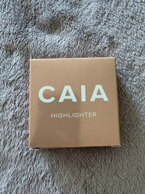 CAIA Highlighter Portofino - Säljer en CAIA highlighter i nyansen Portofino. Oöppnad.