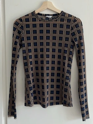 Meshtopp - Häftig meshtopp, köpt secondhand men aldrig använd av mig. Gissar på storlek 36.