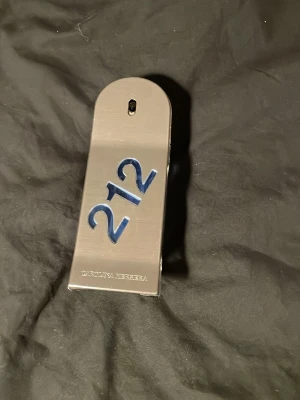 Carolina Herrera 212 Skateboard Parfym - Säljer någon skateboard parfym luktar gott men använder inte 