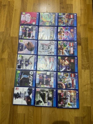 Samling PS4-spel LEGO, FIFA, m.fl. - Säljer en stor samling PS4-spel med blandade titlar som LEGO Marvel, LEGO Avengers, FIFA 21, FIFA 23, FC24, UFC, Rayman, Killzone Shadow Fall, GTA V och The Crew 2. Spelen har färgglada omslag och är i plastfodral. Perfekt för dig som gillar sport, äventyr och action!