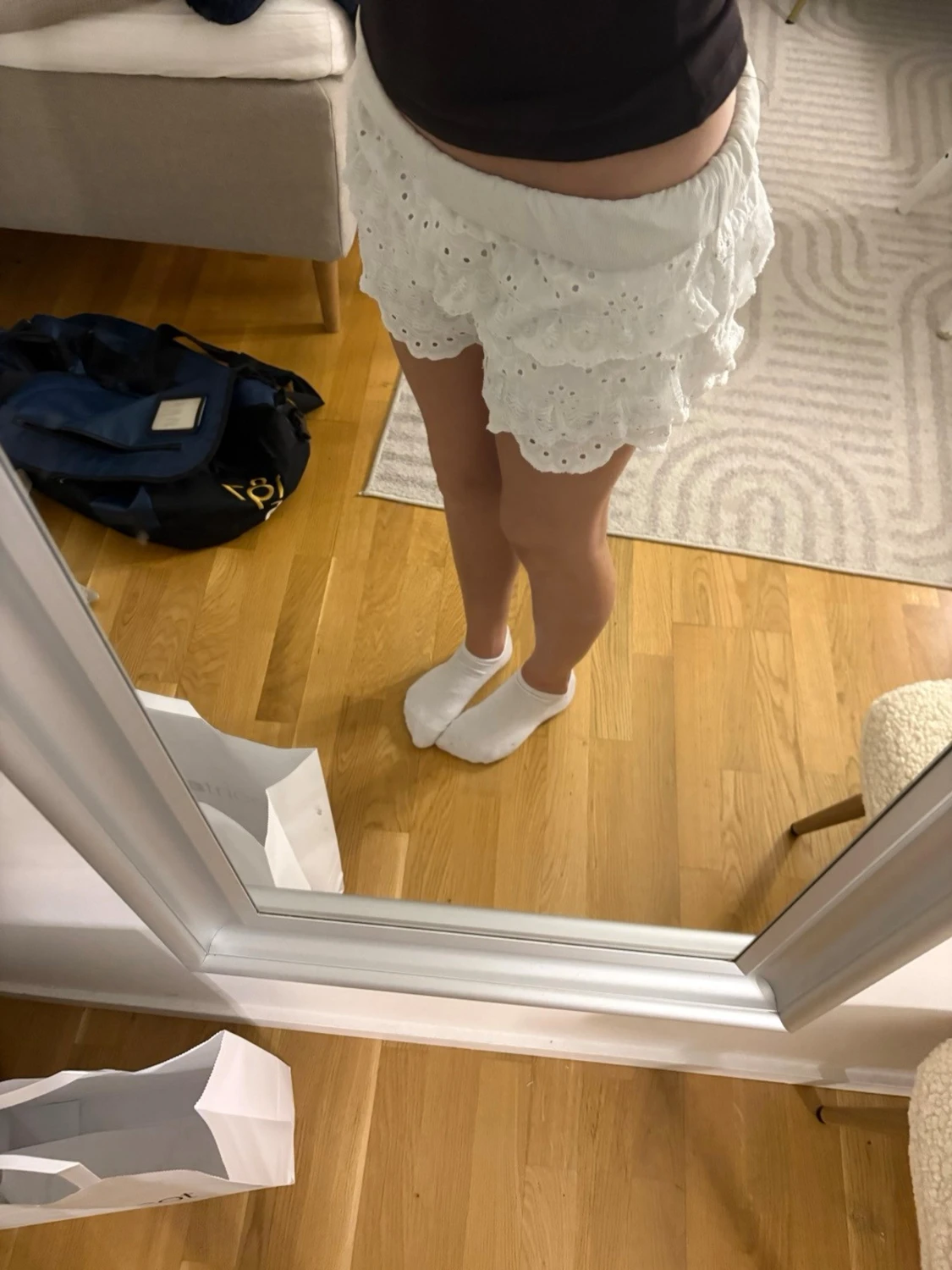 Vita volangshorts med broderi - 2