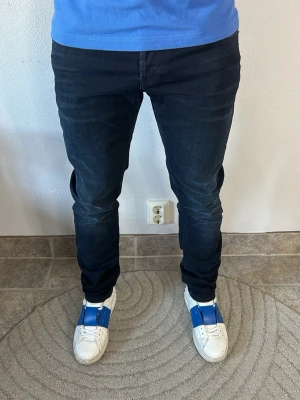 Dondup Richie 32 - CONDITION — 9/10 Excellent condition.  Light signs of wear.     SIZE — 32 Model is 170 cm, 67kg  MEASUREMENTS (CM) (Please refer to the last photo for measurement guide)  A — 39 cm  B — 104 cm  C — 16 cm