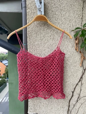Söta handvirkade toppar - Söta handvirkade toppar, 99 kr/styck. 