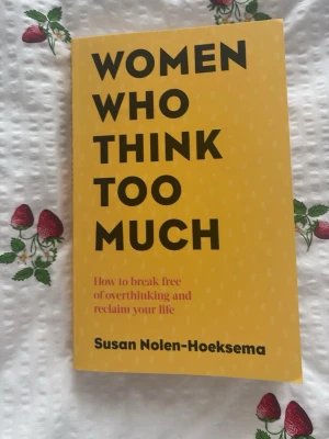 Women Who Think Too Much pocketbok - Women Who Think Too Much' och handlar om att bryta sig fri från överdrivet grubblande. Perfekt för dig som gillar personlig utveckling och psykologi.