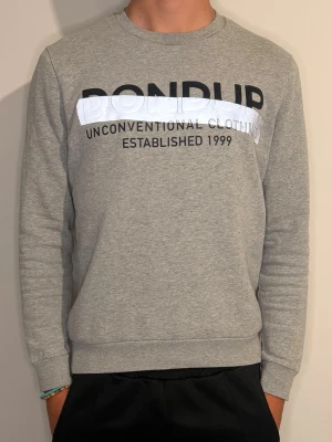 Dondup tröja - Tja säljer nu en snygg dondup tröja. Hör av dig vid frågor🙌🤝