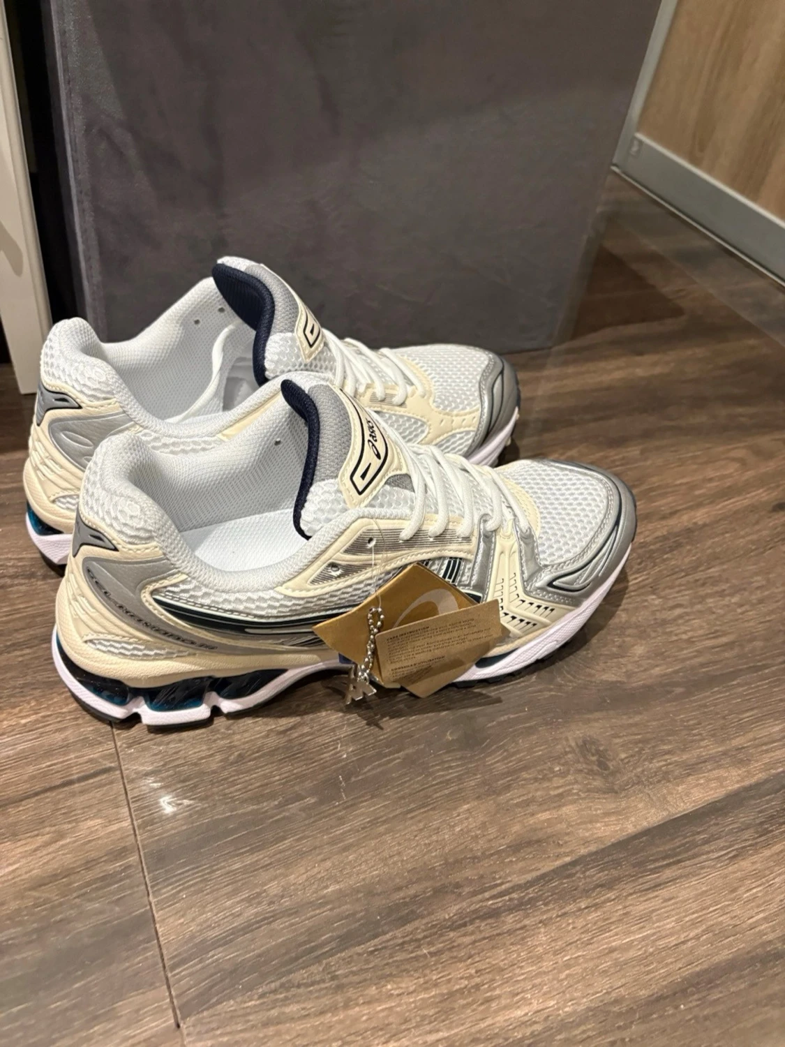 Asics Gel-Kayano 14 storlek 44 - 1