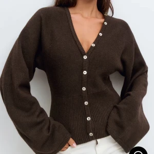 Gina cardigan  - Tröja från Gina i jätte fin brun färg, endast använd en gång 🫶🏼