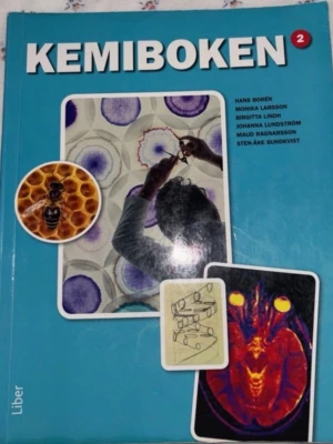 Kemiboken 2 från Liber - Kemiboken 2 är en kursbok i kemi. Boken är skriven av Hans Borén, Monika Larsson, Birgitta Lindh, Johanna Lundström, Maud Ragnarsson och Sten-Åke Sundkvist. 