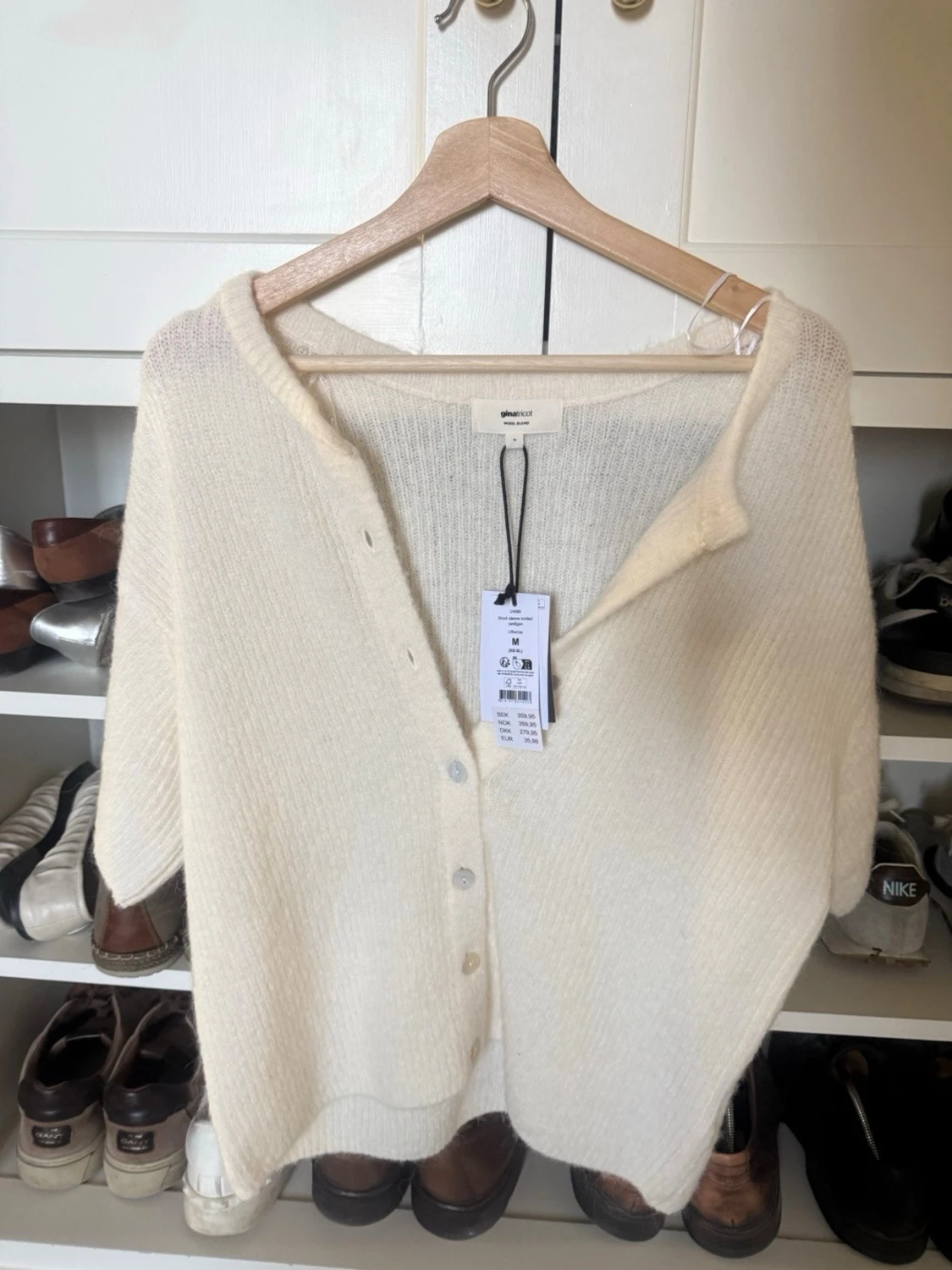 Offwhite stickad kortärmad kofta Gina Tricot - 1