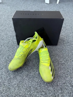 Adidas X ghosted.1 Ag - Ett par Adidas X ghosted.1 Ag | Använda en säsong så fortfarande väldigt bra skick | Storlek 40,5 | Dobbarna är inte nötta | Endast 499:- | Tveka inte att höra av dig vid frågor | ladoelgato.resell