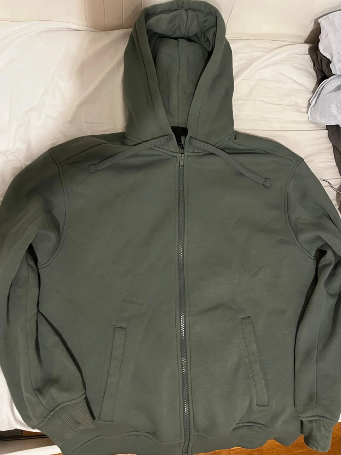Olivgrön hoodie med dragkedja