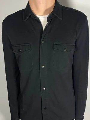 Overshirt  - 👕 Plagg: Overshirt                                                               📏 Storlek: M                                                                                                           ✨ Skick: Fint skick                                                        💬 Vid frågor är det bara att skriva!                                                                                          🛍️ Gramenti