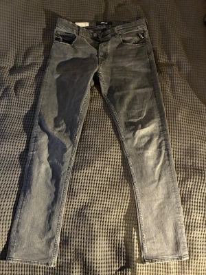 Svarta Replay Jeans - Snygga replay jeans i ett väldigt bra skick, w31 L32, Hör av dig vid frågor!😊