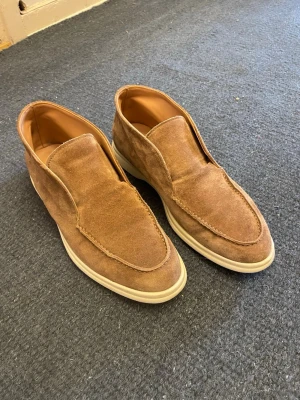 Marzio como cognac suede 40 - Mockaloafers från Marzio i storlek 40 i färgen cognac.