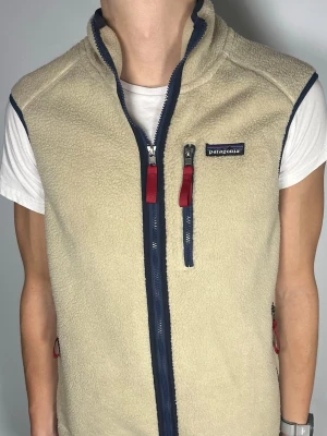 Patagonia fleece väst - 👕 Plagg: fleece väst                                                          📏 Storlek: M                                                             🏷️ Märke/Modell: Patagonia                                                ✨ Skick: Fint skick                                                        💬 Vid frågor är det bara att skriva!                                                                                          🛍️ Gramenti