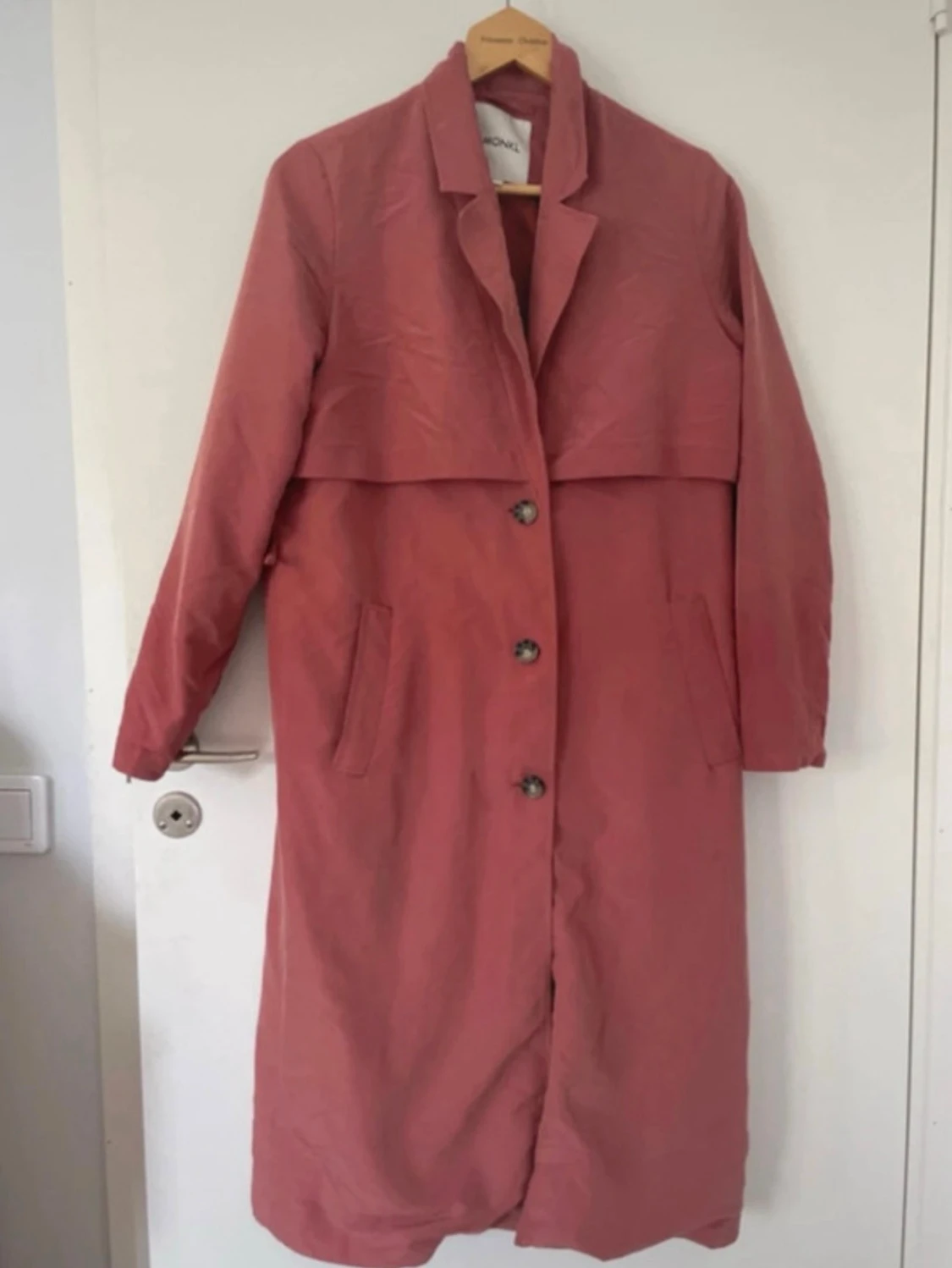 Rosa trenchcoat från Monki - 1