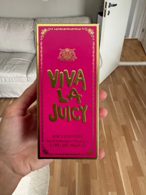 Viva la Juicy - Helt ny Juicy Couture EDP som jag säljer då jag tyvärr köpte fel. Jag har sprejat den två gånger för att testa! 