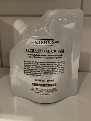 Kiehl's Ultra Facial Cream refill - Refillpåse med Kiehl's Ultra Facial Cream, 150 ml. Plomberad, aldrig öppnad eller använd. 
