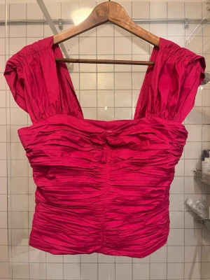 Rosa topp - Söt oandvänd rosa topp från HM. Inga defekter 
