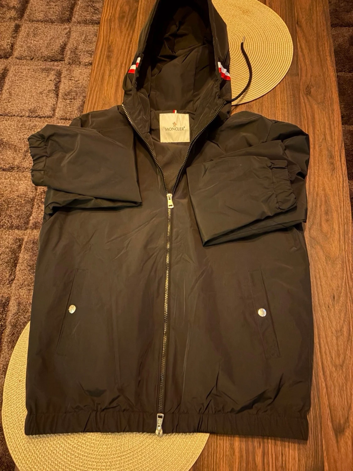 Svart vindjacka från Moncler