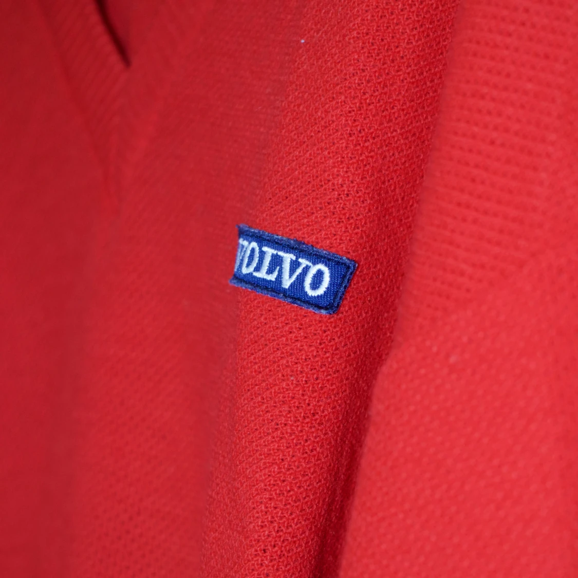 Stickad Volvo-tröja