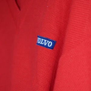 Stickad Volvo-tröja - Stickad röd tröja