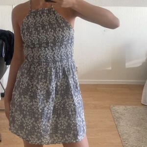 Zara klänning - Klänning från zara i strl xs, priset är exkl frakt