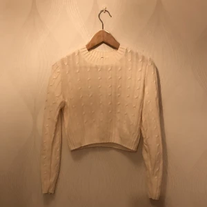 Tröja - En jättefin stickad tröja som tyvärr aldrig blivit använd🌸