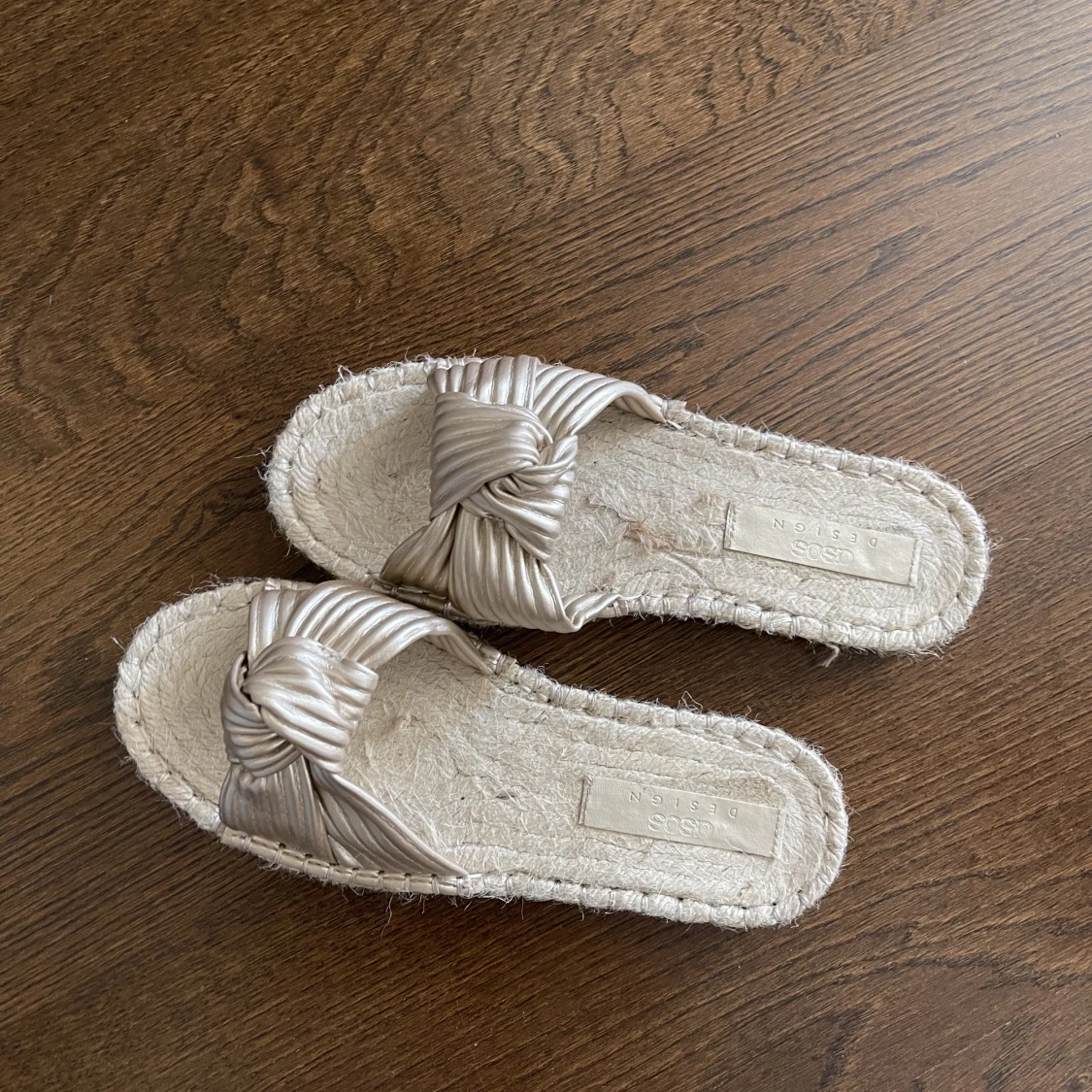 Guldiga tofflor - 91