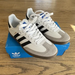 Adidas Samba  - Säljer helt nya adidas samba. Det är oanvända säljes på grund av att dem inte kommit till användning. 