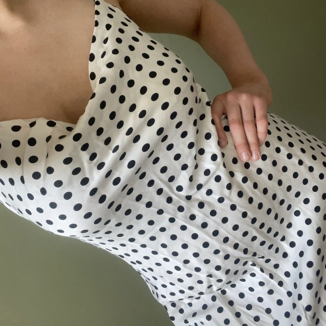 Prickig klänning 🤍🖤 - 91