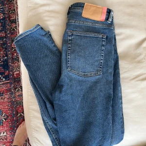 Acne jeans  - Acne jeans. Smala med hög midja, stretch. Storlek 29/34