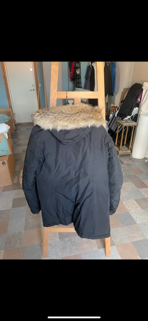 Woolrich - Använd, liten reva på armen men går att åtgärda.