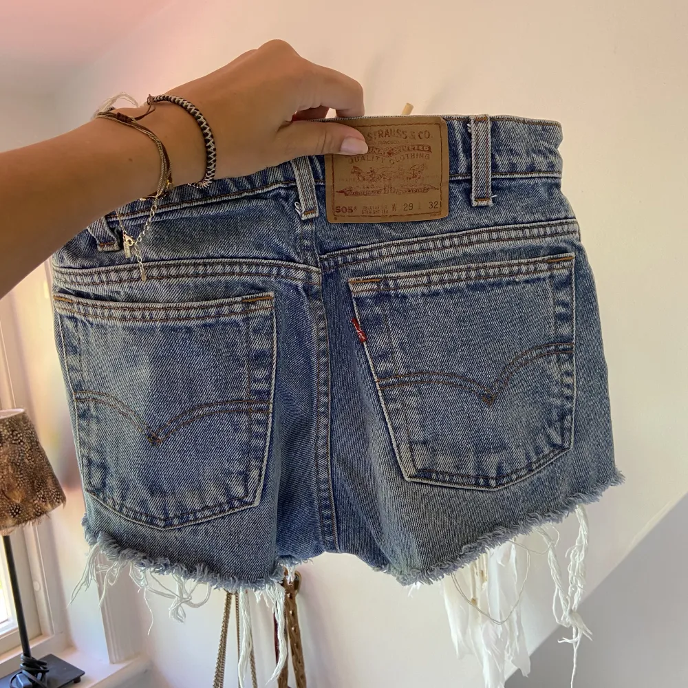 Så snygga jeansshorts från Levi's, storlek 29❤️. Shorts.