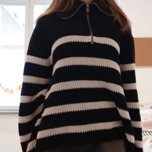 Stikad tjock tröja  - Stikad tjock tröja bra för höst och vinter 