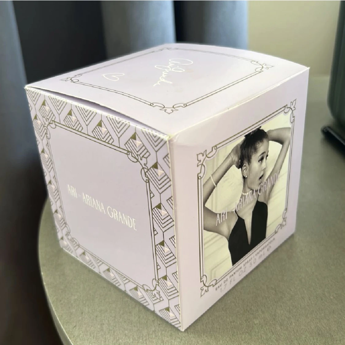 Ariana Grande parfym - 91