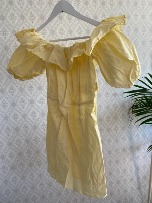 Linneklänning - Hör av dig om du vill ha fler bilder eller frågor🦋