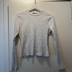 Tröja - Topp/tröja från bikbok som knappast använts 