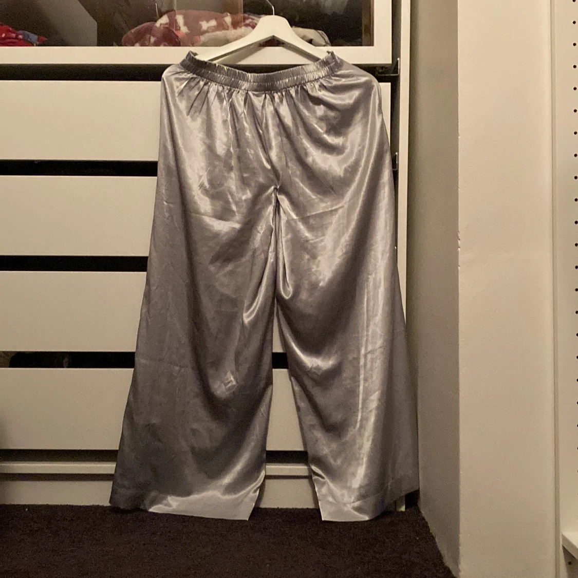 Lågmidajde silvriga pyjamas byxor  - 90