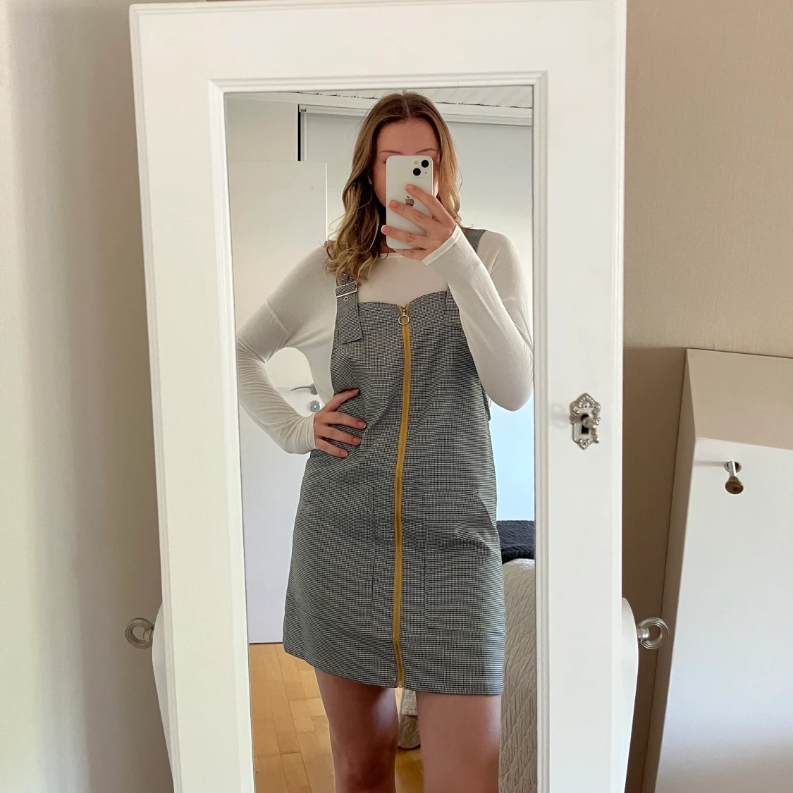 Hängselklänning med tillhörande tröja - 90