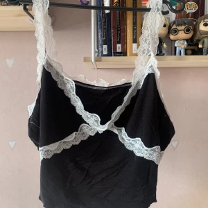 Linne - Ett svart linne med spets från shein.