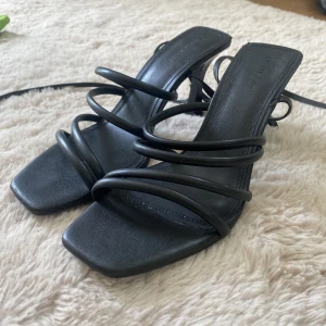 Klackskor  - Säljer dessa skor det är ifrån Zalando, och är slutsålda där, använda 1 gång och har klackhöjd på 8cm