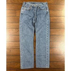 Levis jeans  - Snygga vintage levis jeans! Mått kan jag lösa i dm om de intressant, svårt o se vilken Size de är🙏