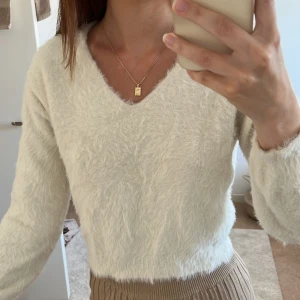 Tröja ifrån NAKD - säljer min tröja ifrån nakd då jag har för många stickade tröjor, superbra till sommarkvällarna