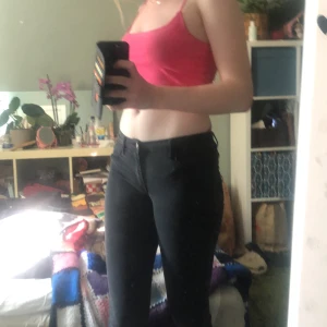 Skinny jeans  - Too small on me, I used them when I was younger so they’re a bit too short and tight for me now. Otherwise they’re in great shape and could fit someone with a smaller size 