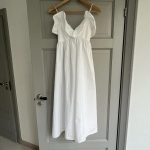 Klänning från HM - Fin klänning från hm. Använd ett fåtal gånger🌟