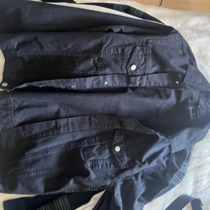 Jeansjacka - Säljer nu denna jeansjacka från Zalando, storlek M