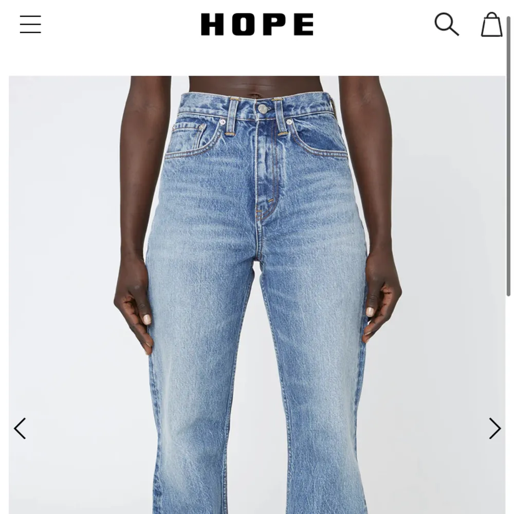 Jeans från Hope i modellen ”Beat”. Endast använda en gång! Säljer pga liiite för små för mig tyvärr. Ordinarie pris: 1900kr. Storlek 27. Jeans & Byxor.