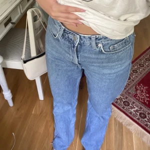 Jeans - Ett par högmidjade jeans från Weekday💓